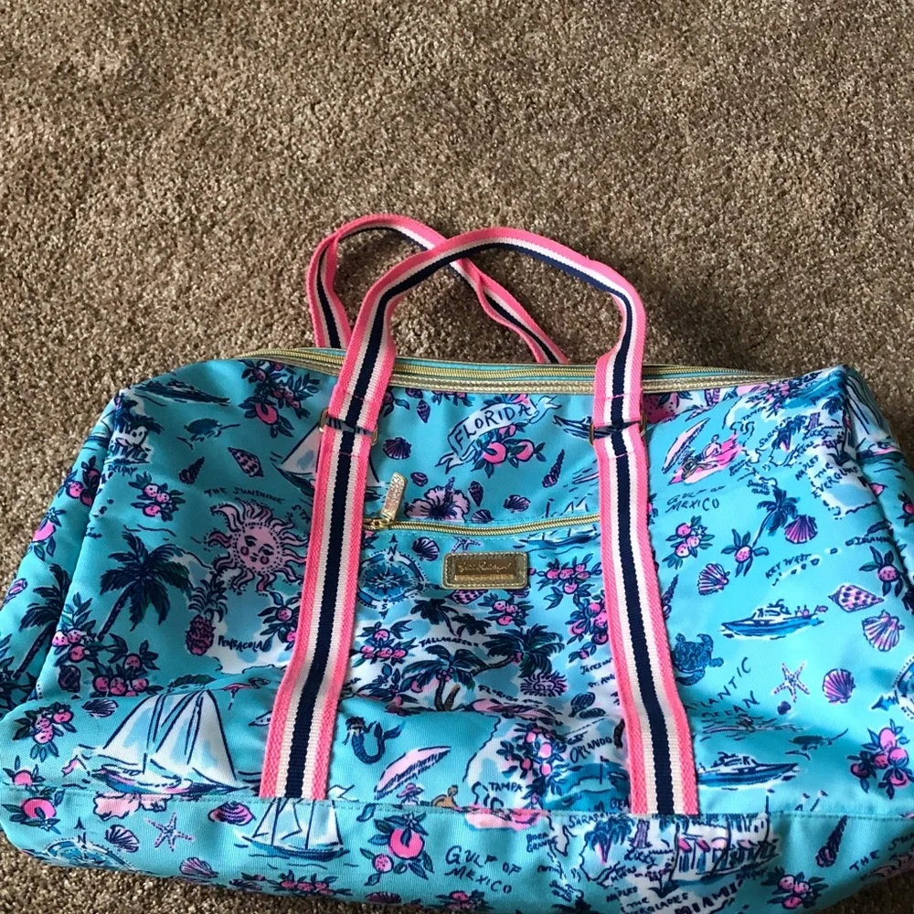 Lilly Pulitzer Overnight Bag Amalfi Blue Lilly’s Roadtrip Florida blue pink gold - Picture 3 of 12